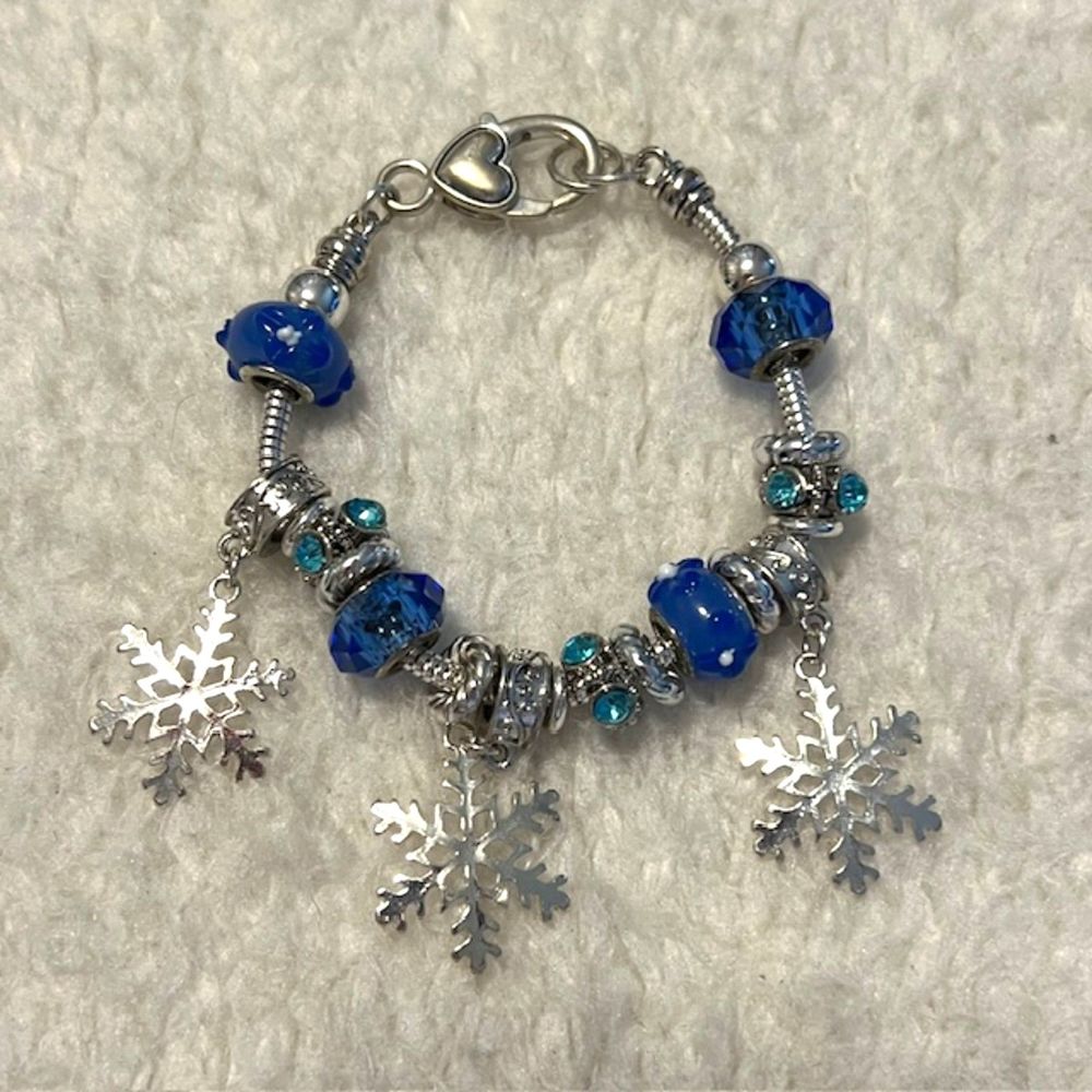 Silver Tone Blue Faceted Beads Snowflakes Charm Bracelet